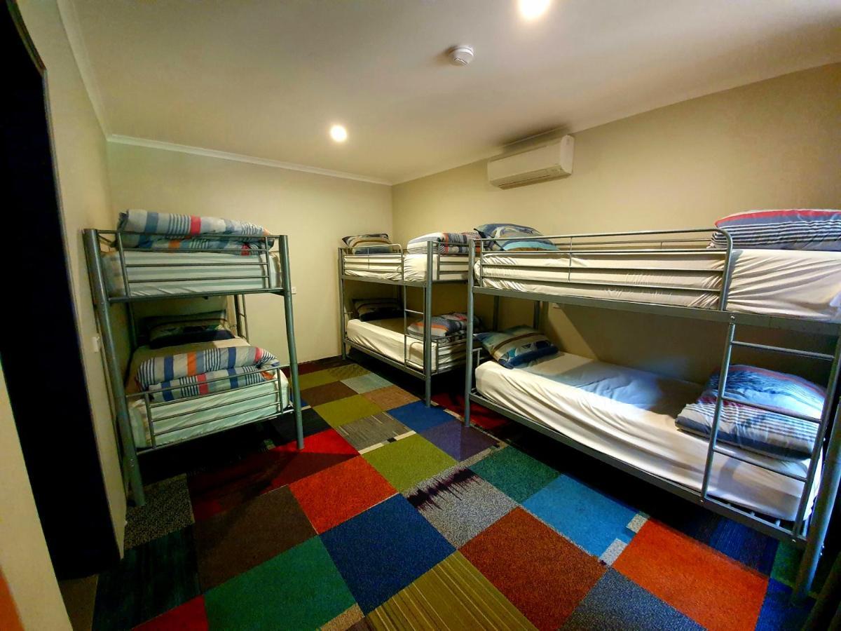 Jump Inn Alice Budget Accommodation Alice Springs Exterior foto